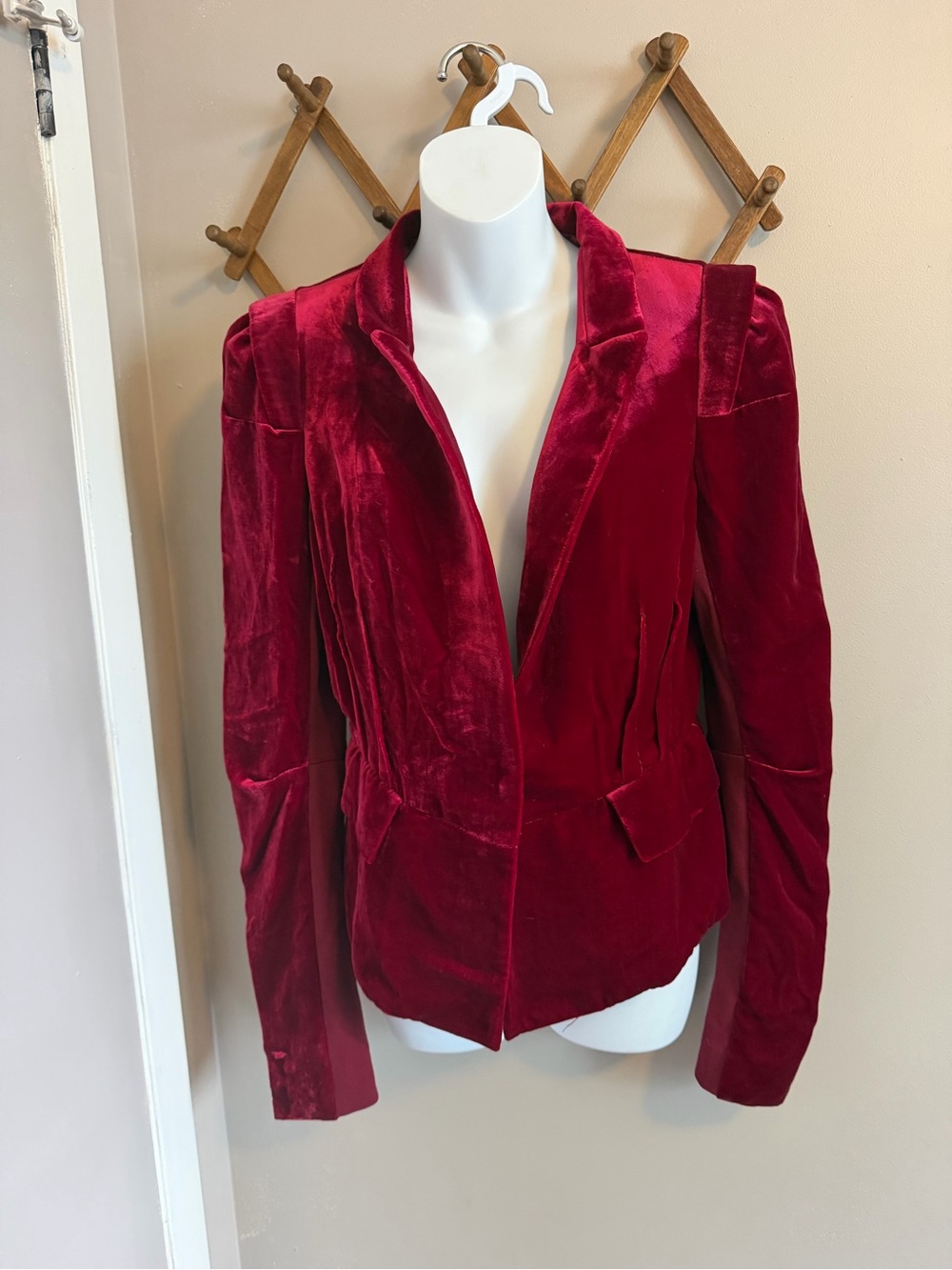 BCBGMAXAZRIA Maxine Crimson Red Velvet Padded Shoulder Peplum Blazer M